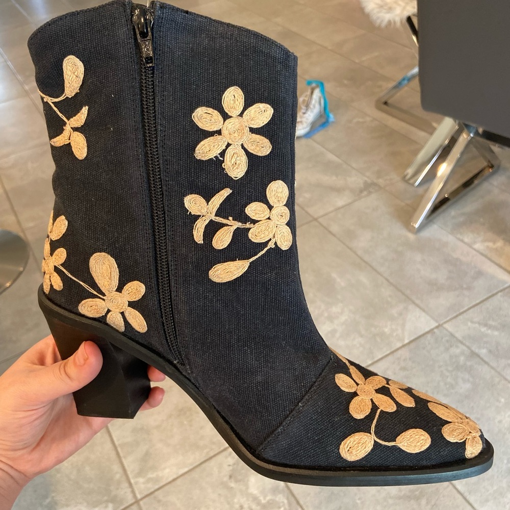 FREE PEOPLE EMBROIDERED BARCLAY BOOT 40